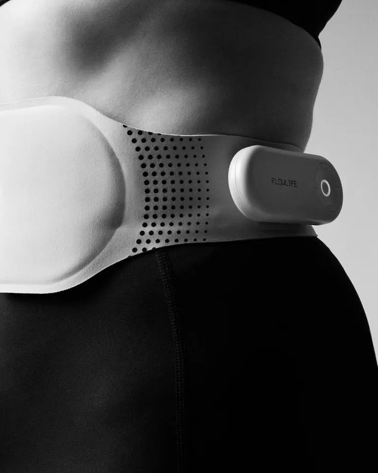 Side view of the Flowtens belt with a control unit, providing TENS and heat therapy for targeted lower back relief.